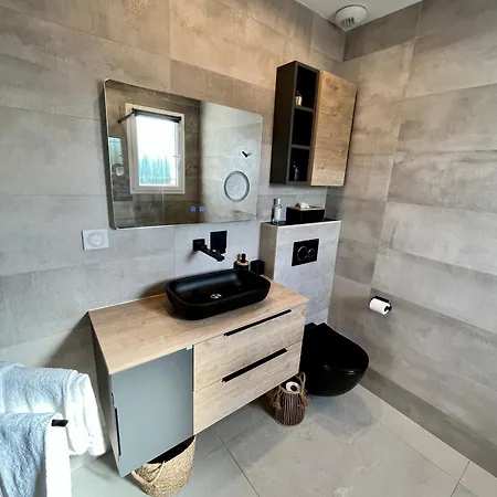 Jolie Maison Neuve Au Coeur Des Vignes 孔格林