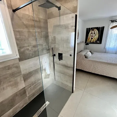 Jolie Maison Neuve Au Coeur Des Vignes * 孔格林